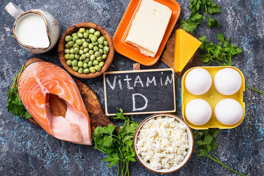 Vitamín D je rozpustný v tuku a má priaznivé účinky na imunitu, vstrebávanie vápnika a zdravie kostí.